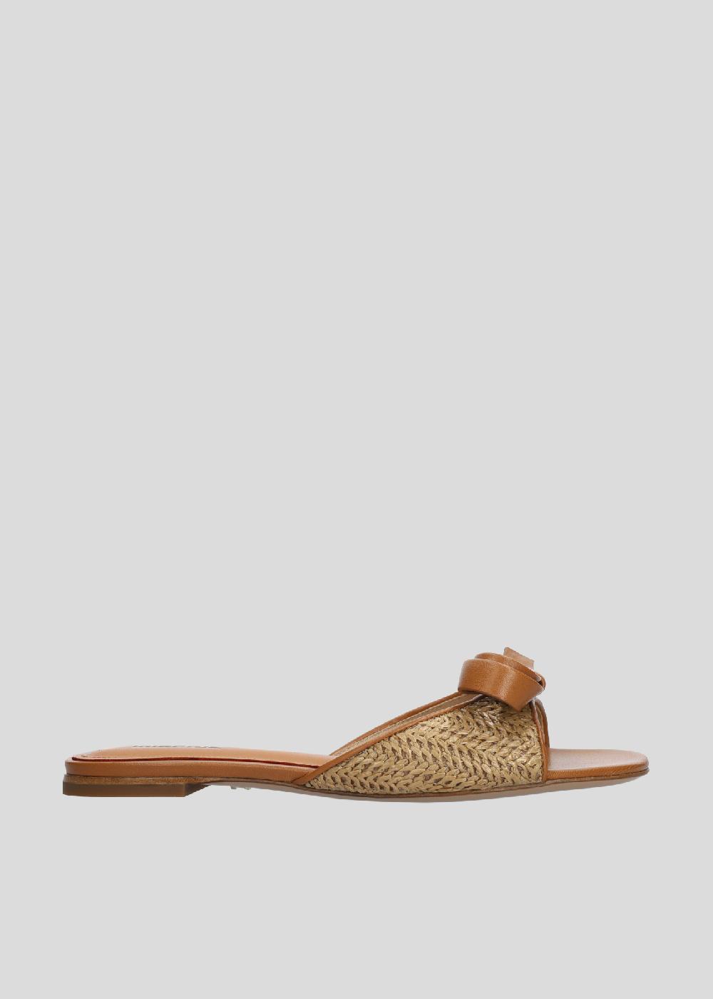 lola cruz LINDA FLATS