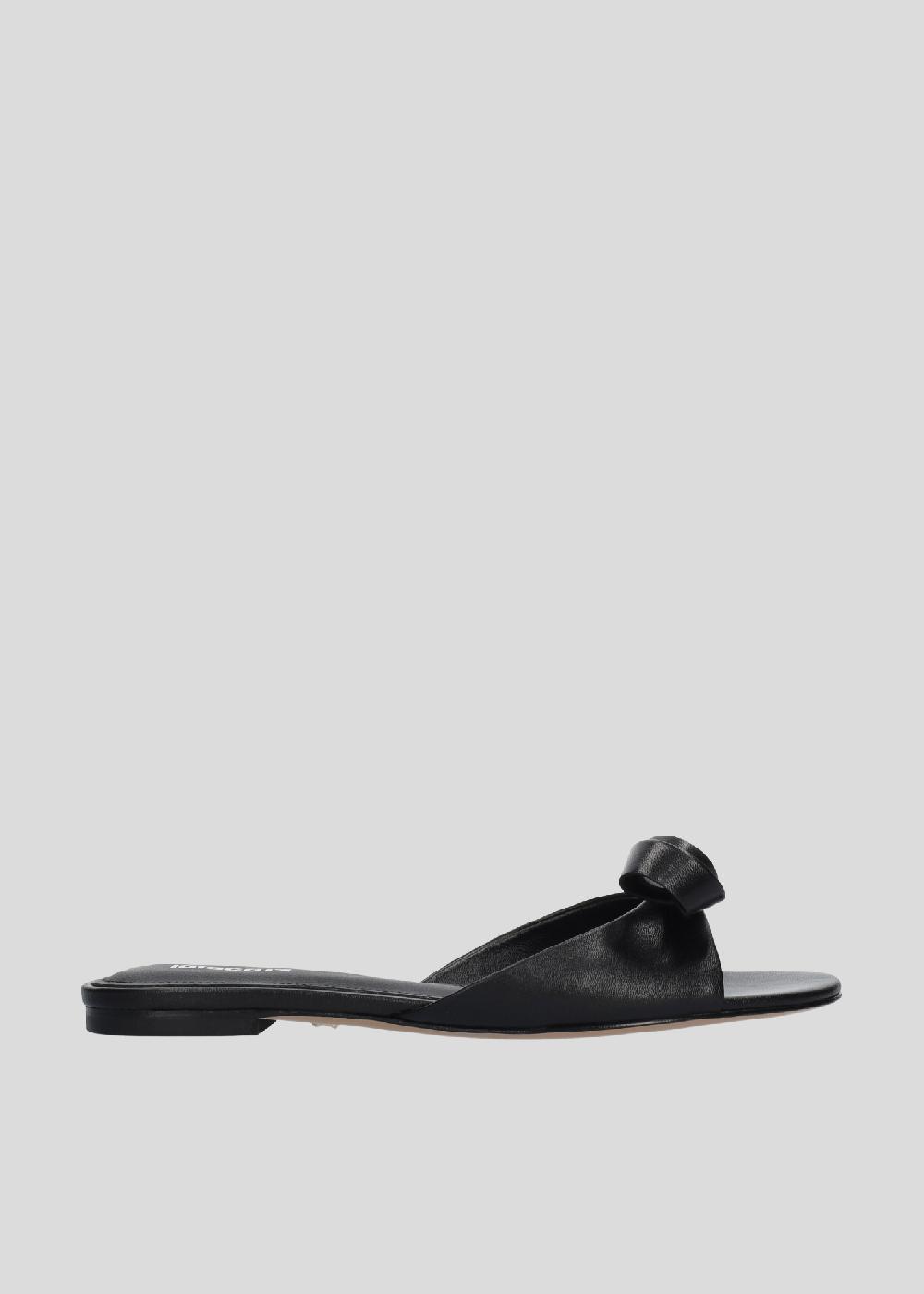 lola cruz LINDA FLATS