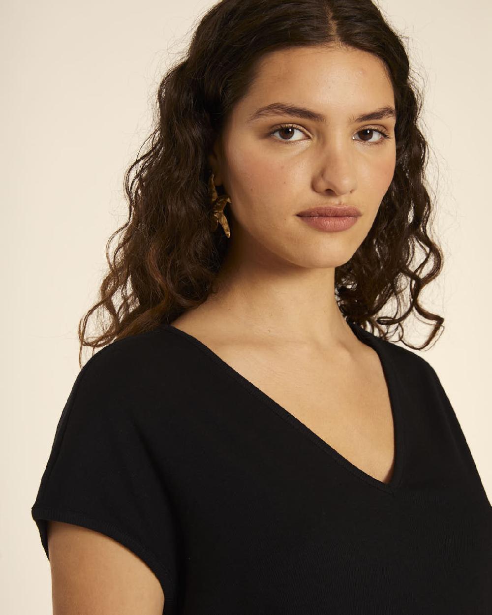 pepaloves CAMISETA AMPLIA CUELLO PICO NEGRA Superdescuento