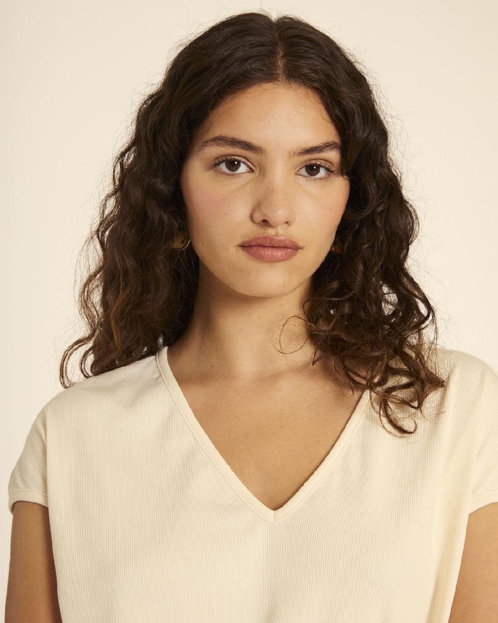 pepaloves CAMISETA AMPLIA CUELLO PICO CREMA Última moda
