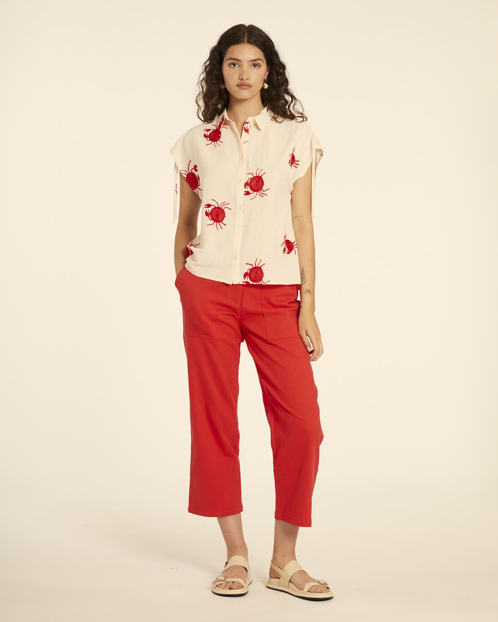pepaloves CAMISA BORDADO CANGREJOS CREMA 2025