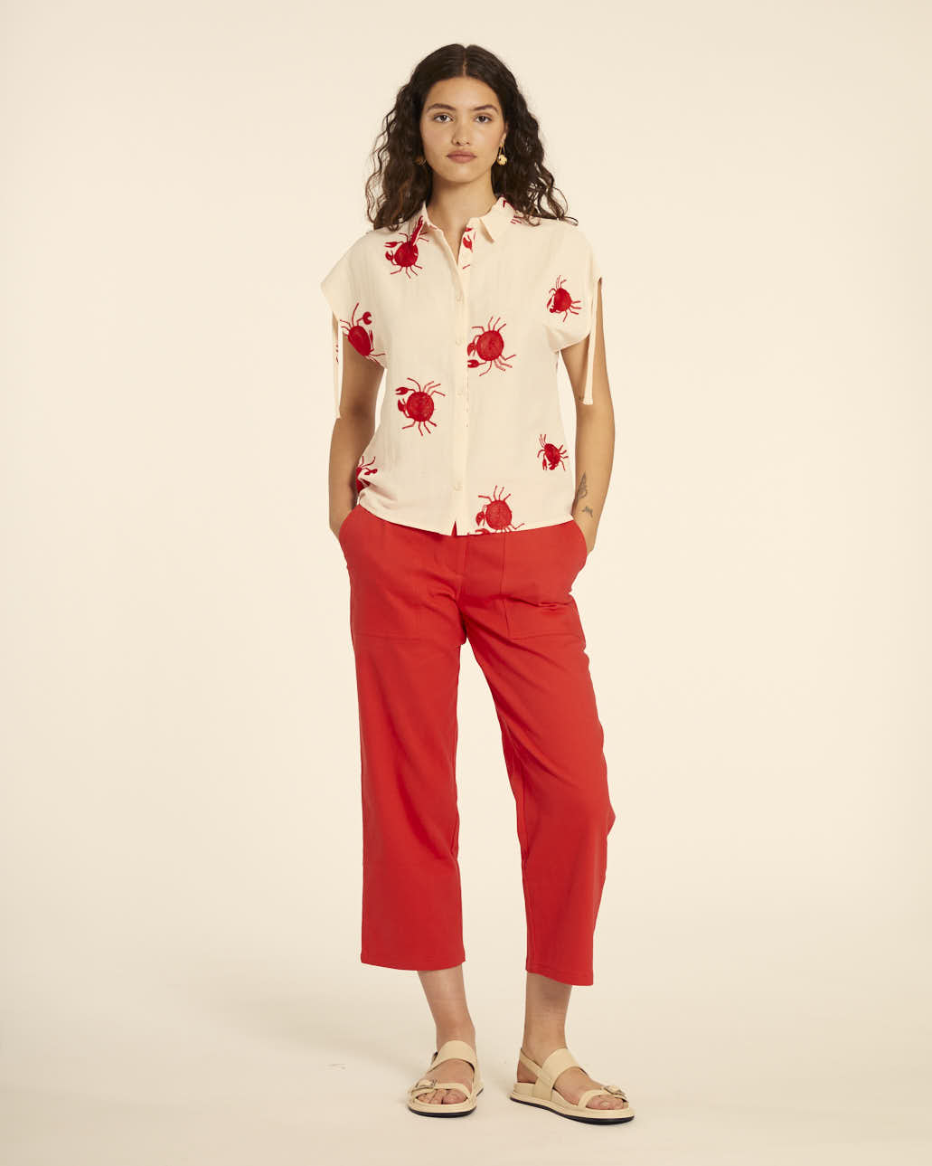 pepaloves CAMISA BORDADO CANGREJOS CREMA 2025