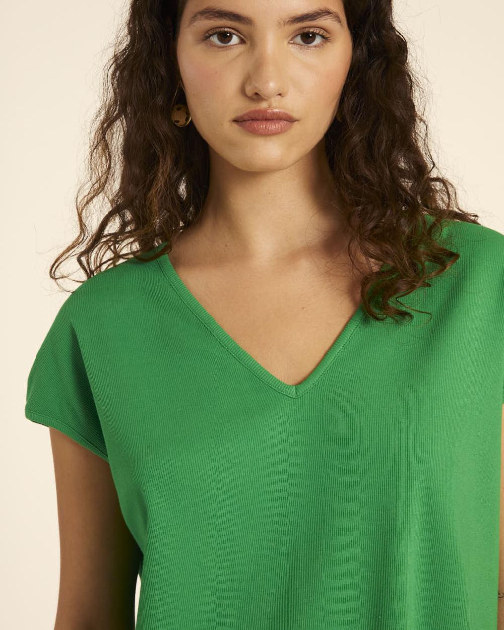 pepaloves CAMISETA AMPLIA CUELLO PICO VERDE En oferta