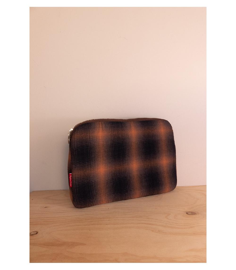perpetummobile Cartera y funda de ordenador cuadros marrón Tienda de fábrica