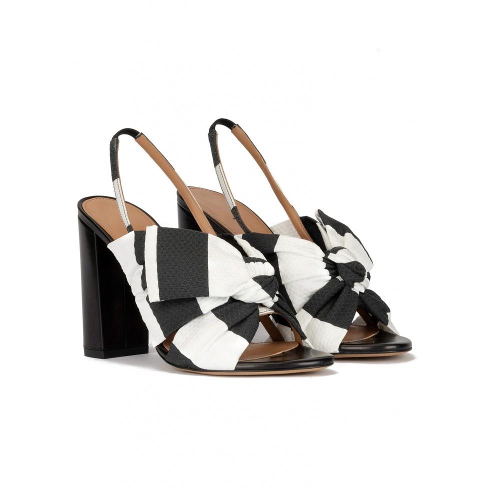 pura lópez Sandalias de tacón ancho en tejido blanco y negro con detalle de lazo Precio de fábrica