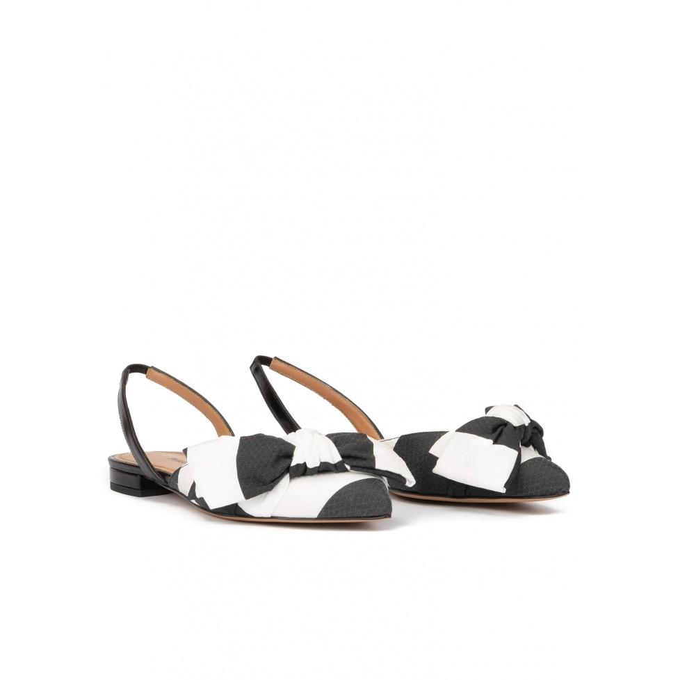 pura lópez Zapatos planos de tejido en blanco y negro con punta fina Superdescuento