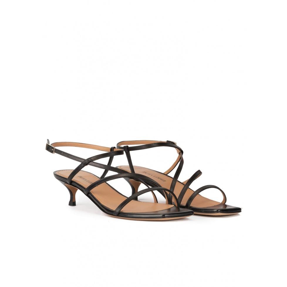 pura lópez Sandalias de puntera cuadrada con tacón medio en piel color negro Ahorra y exporta