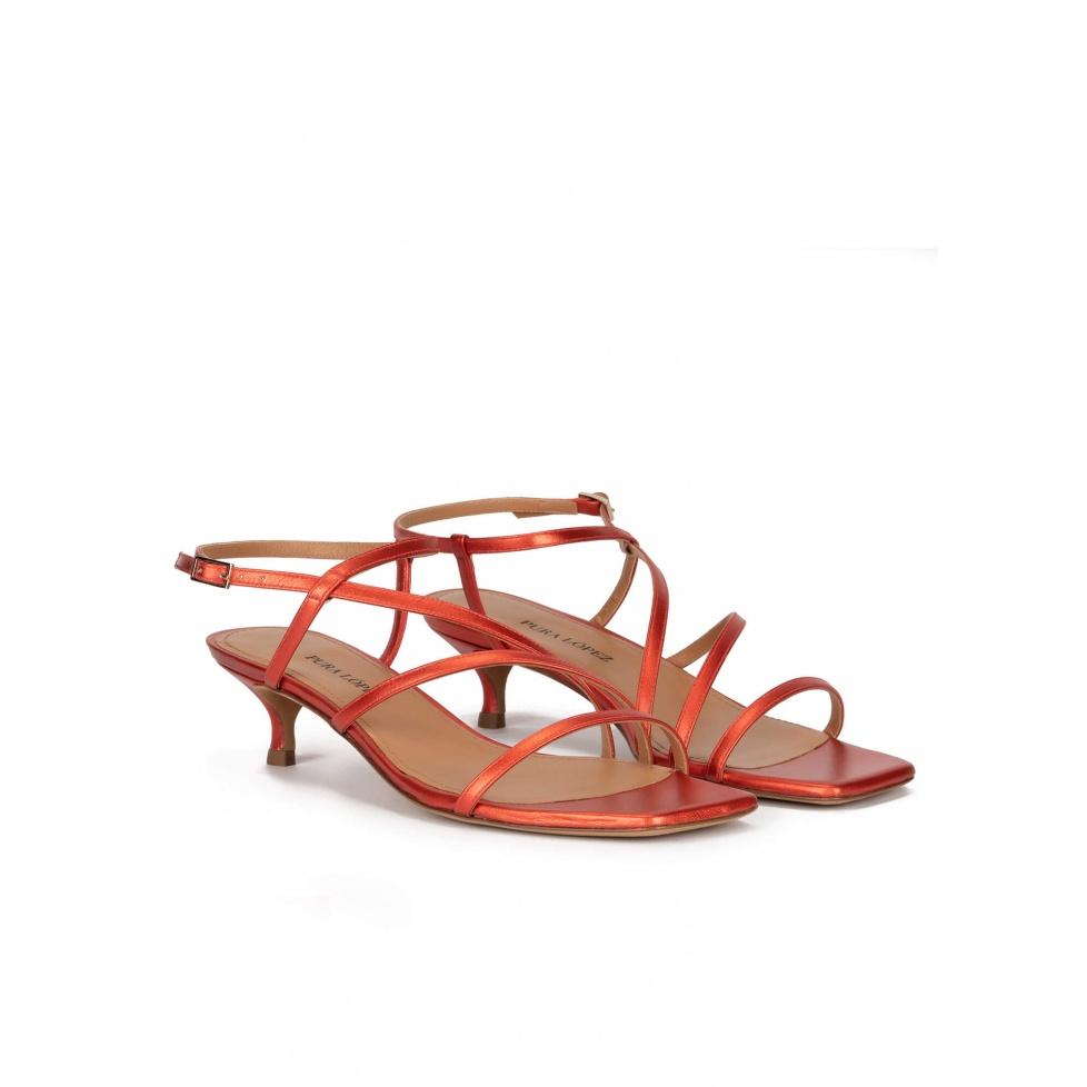 pura lópez Sandalias de piel metalizada y puntera cuadrada en color coral En oferta