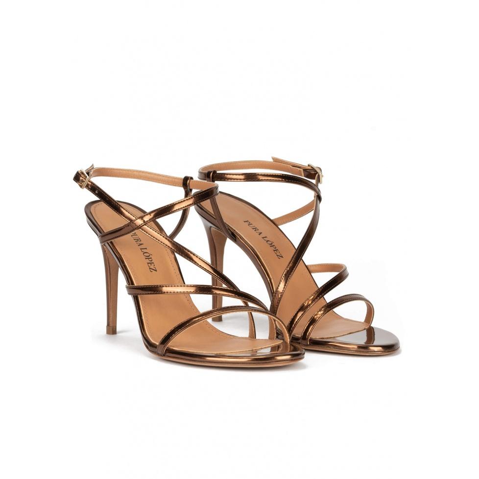 pura lópez Sandalias de diseño minimalista con tacón alto en piel bronce Venta caliente