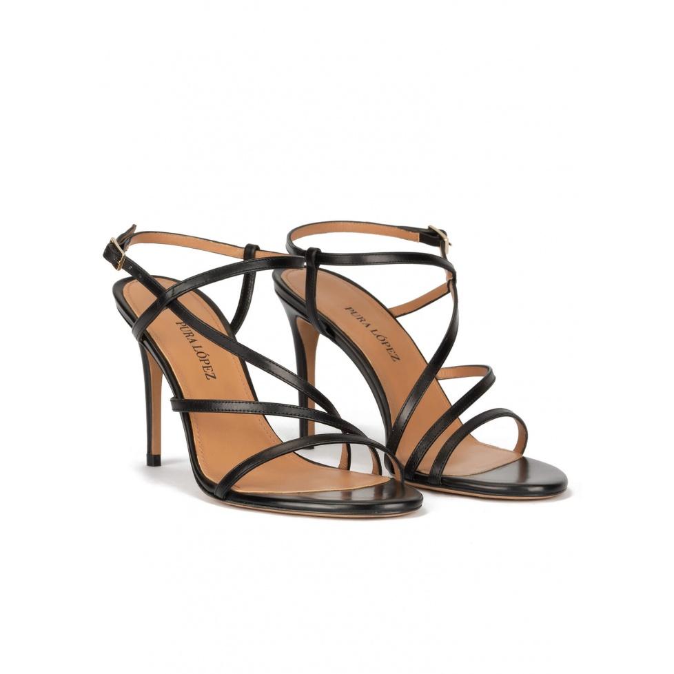 pura lópez Sandalias de tacón alto en piel color negro En oferta