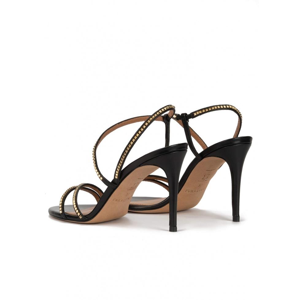 pura lópez Sandalias negras de piel con tacón alto y tachas pirámide Gran oferta