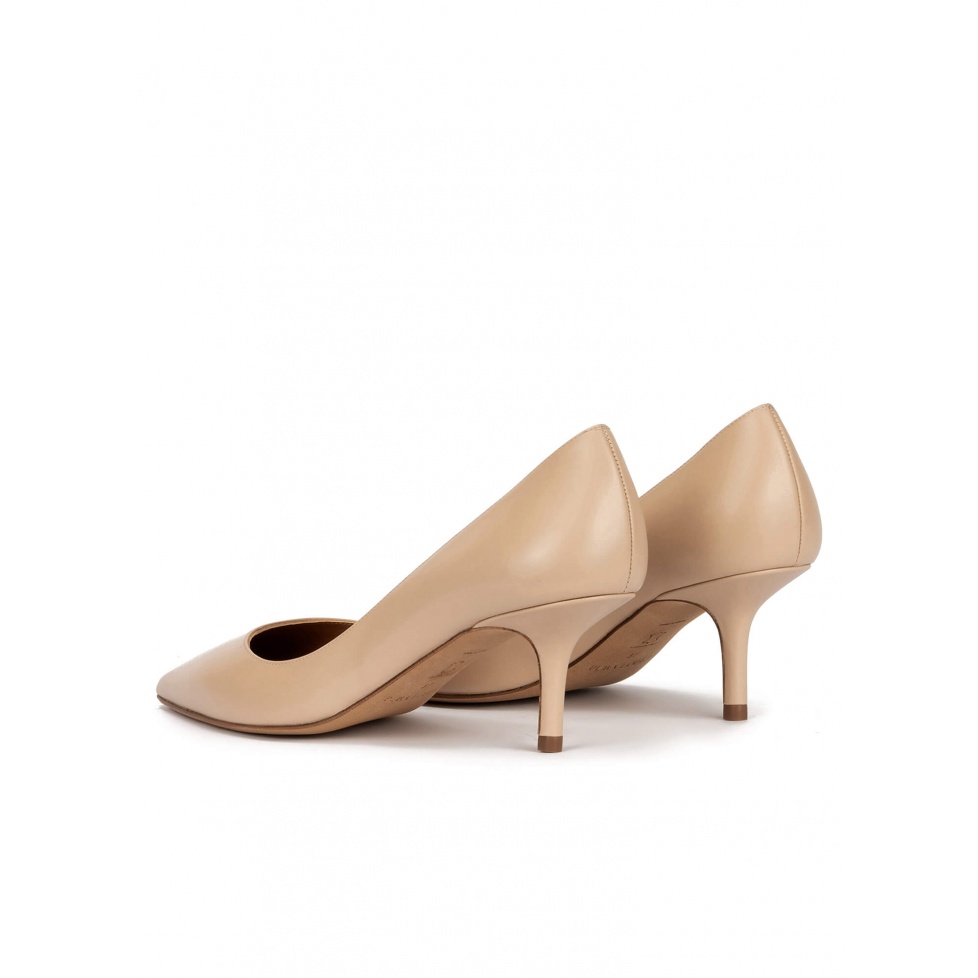 pura lópez Zapatos de salón con tacón medio en piel beige Tienda