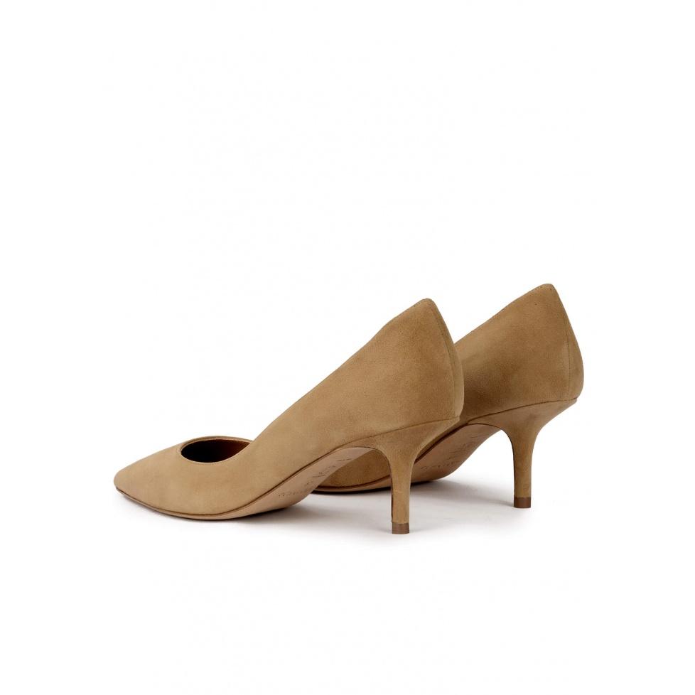 pura lópez Zapatos de tacón medio y punta fina en ante camel Liquidación