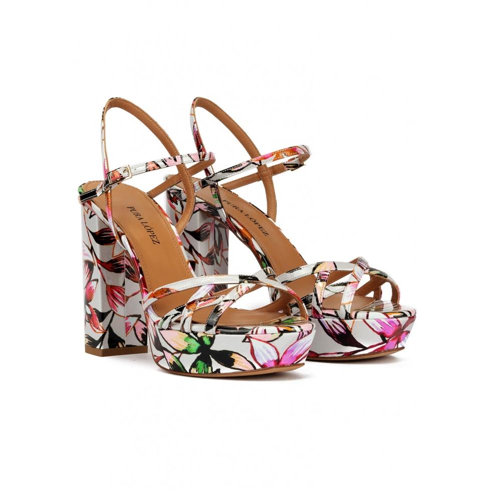 pura lópez Sandalias de plataforma con estampado floral COMPRAR AHORA