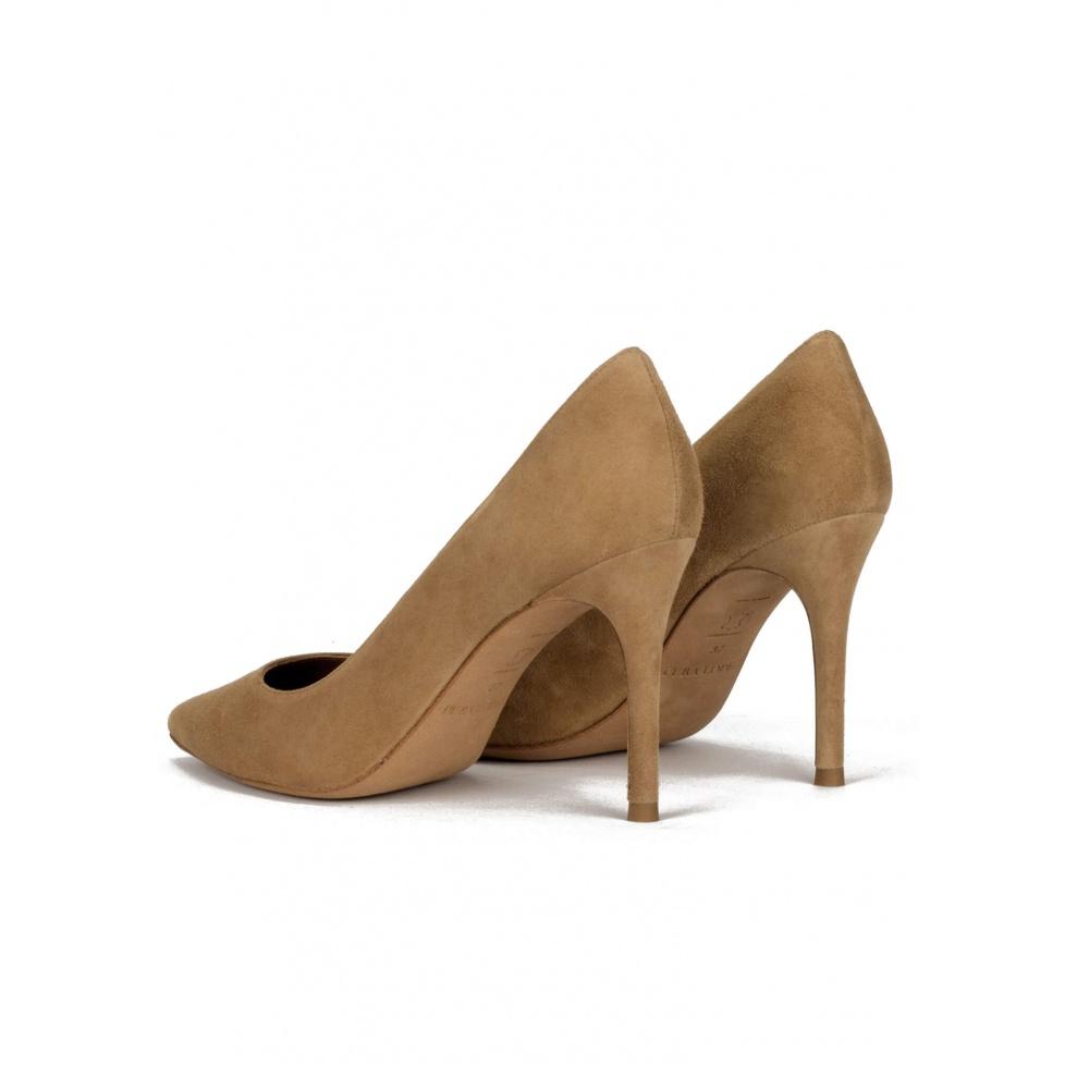 pura lópez Zapatos de salón en ante camel con tacón alto y punta fina Oferta exclusiva