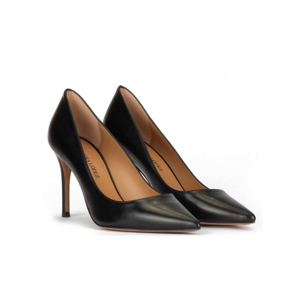 pura lópez Zapatos negros de piel con tacón alto y punta fina Última moda
