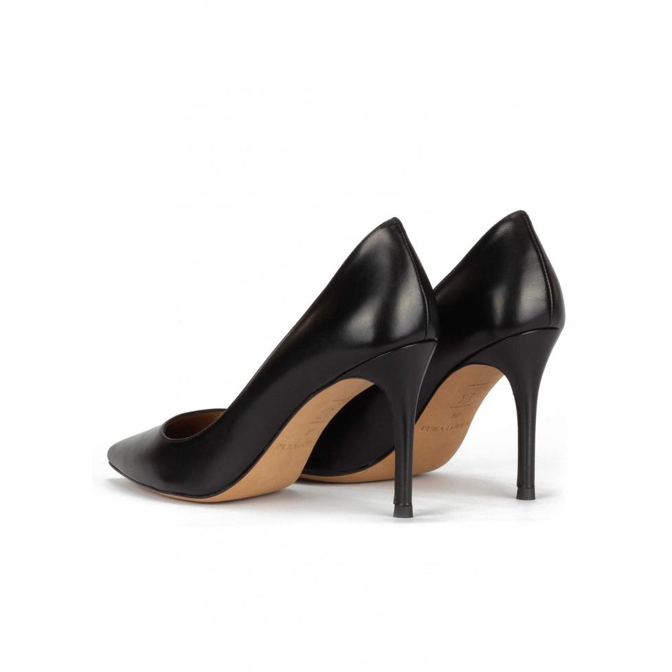 pura lópez Zapatos negros de piel con tacón alto y punta fina Última moda