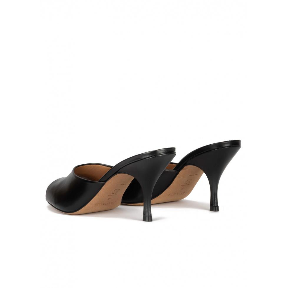 pura lópez Mules de tacón medio en piel color negro Envío gratis