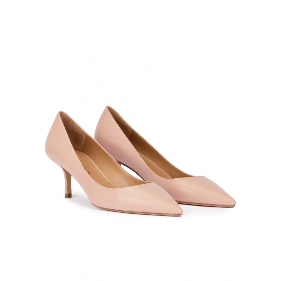 pura lópez Zapatos de tacón medio y punta fina en piel nude Envío internacional gratuito