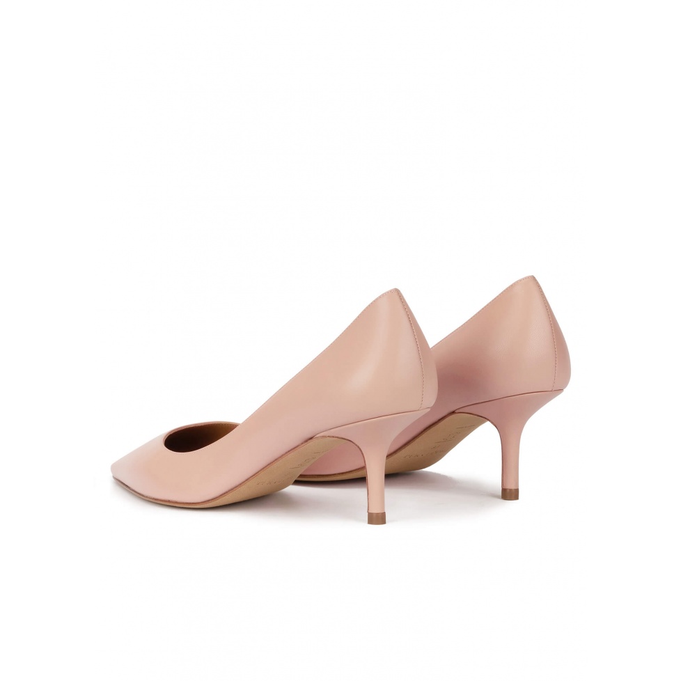 pura lópez Zapatos de tacón medio y punta fina en piel nude Envío internacional gratuito