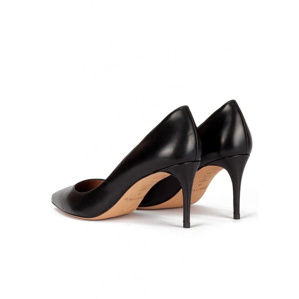 pura lópez Zapatos negros de piel con tacón medio y punta fina Precios de Black Friday