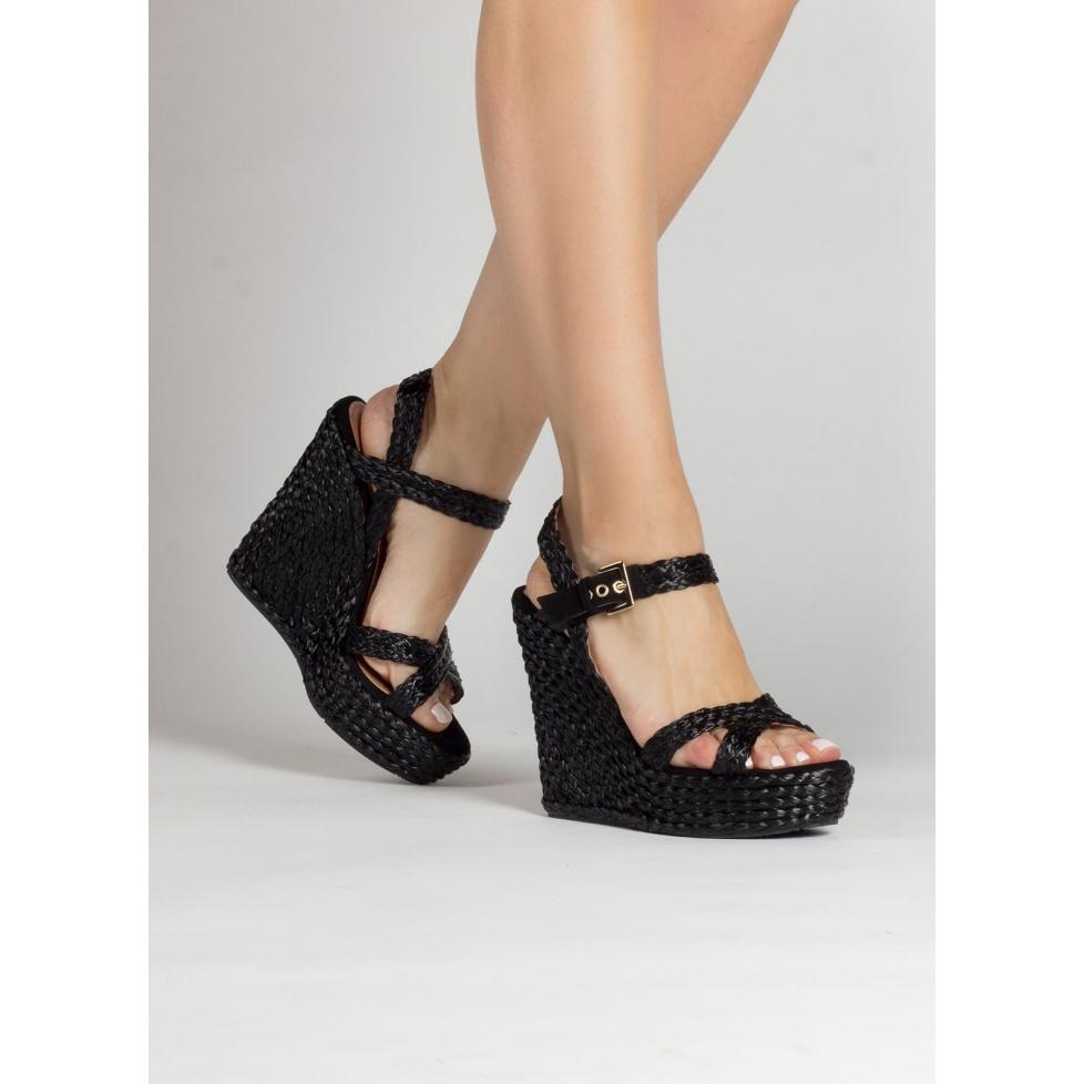 pura lópez Sandalias de cuña alta en rafia color negro con hebilla lateral En línea