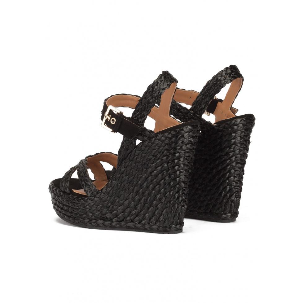 pura lópez Sandalias de cuña alta en rafia color negro con hebilla lateral En línea