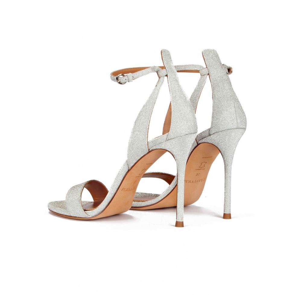 pura lópez Sandalias de tacón en glitter plata con pulsera Ofertas