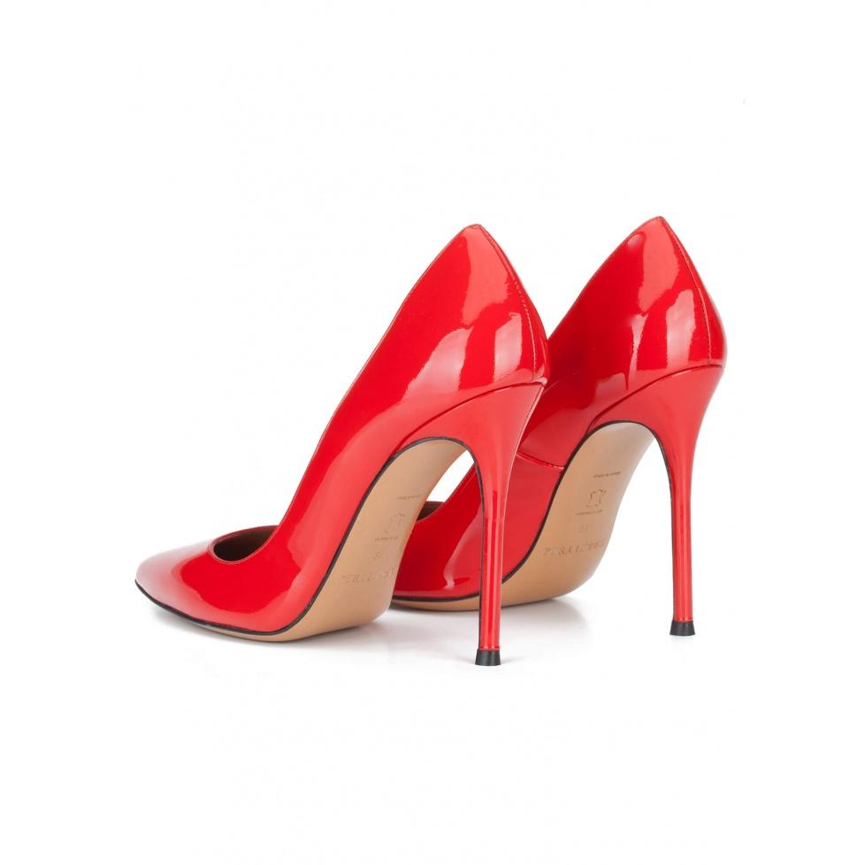 pura lópez Zapatos de salón con tacón alto en charol rojo Gran oferta