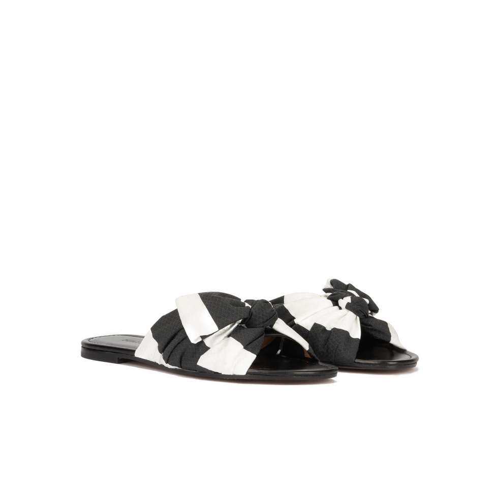 pura lópez Sandalias planas con lazo en tejido blanco y negro Precio de fábrica