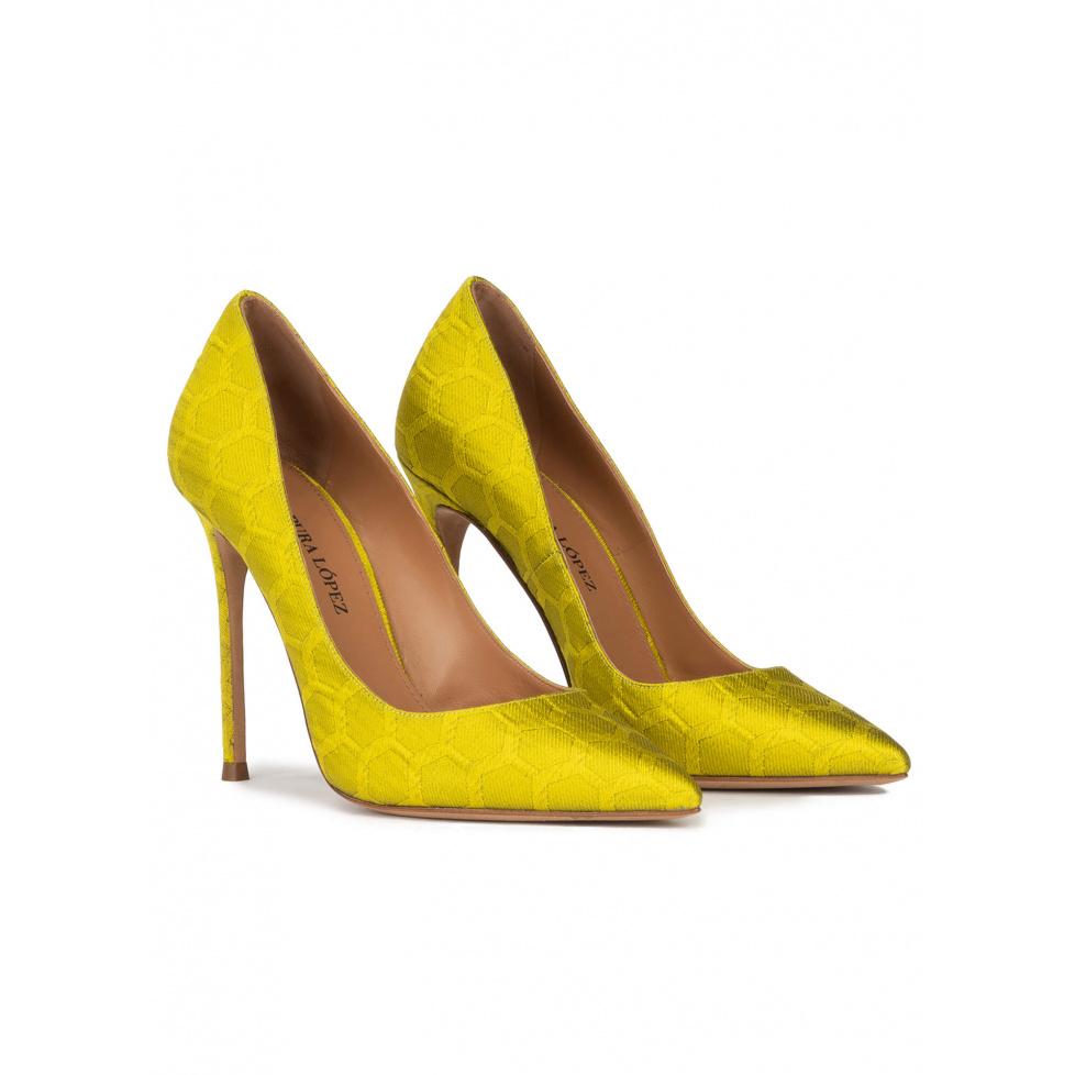 pura lópez Zapatos de punta fina y tacón stiletto en tejido verde pistacho Oferta especial de fábrica