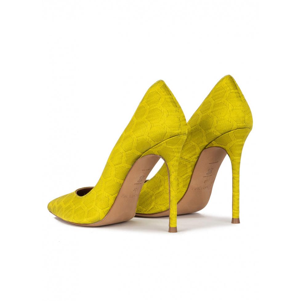 pura lópez Zapatos de punta fina y tacón stiletto en tejido verde pistacho Oferta especial de fábrica