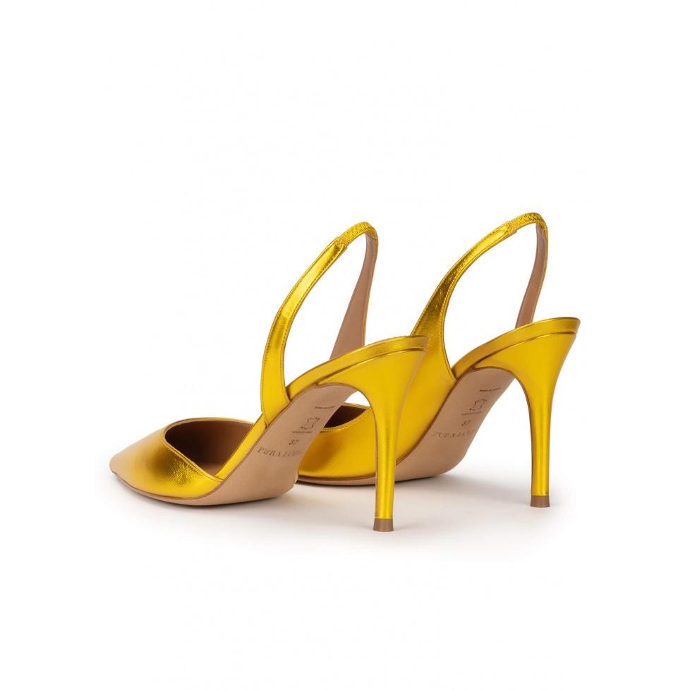 pura lópez Zapatos amarillos de tacón alto y punta fina en piel metalizada Devoluciones gratuitas