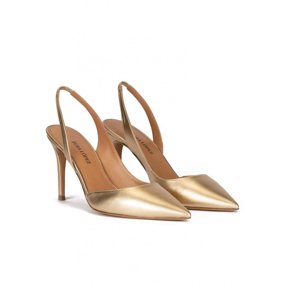 pura lópez Zapatos dorados de piel con tacón stiletto y punta fina 2025