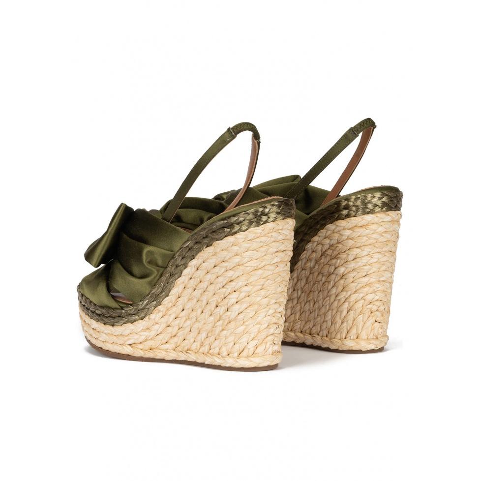 pura lópez Sandalias altas de cuña en raso verde caqui Rebajas baratas