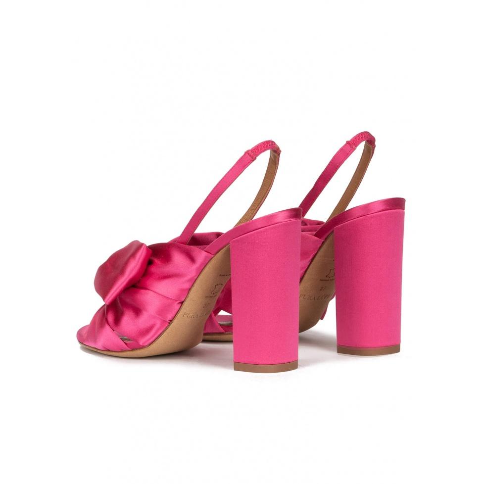 pura lópez Sandalias de tacón alto ancho en raso fucsia Oferta exclusiva