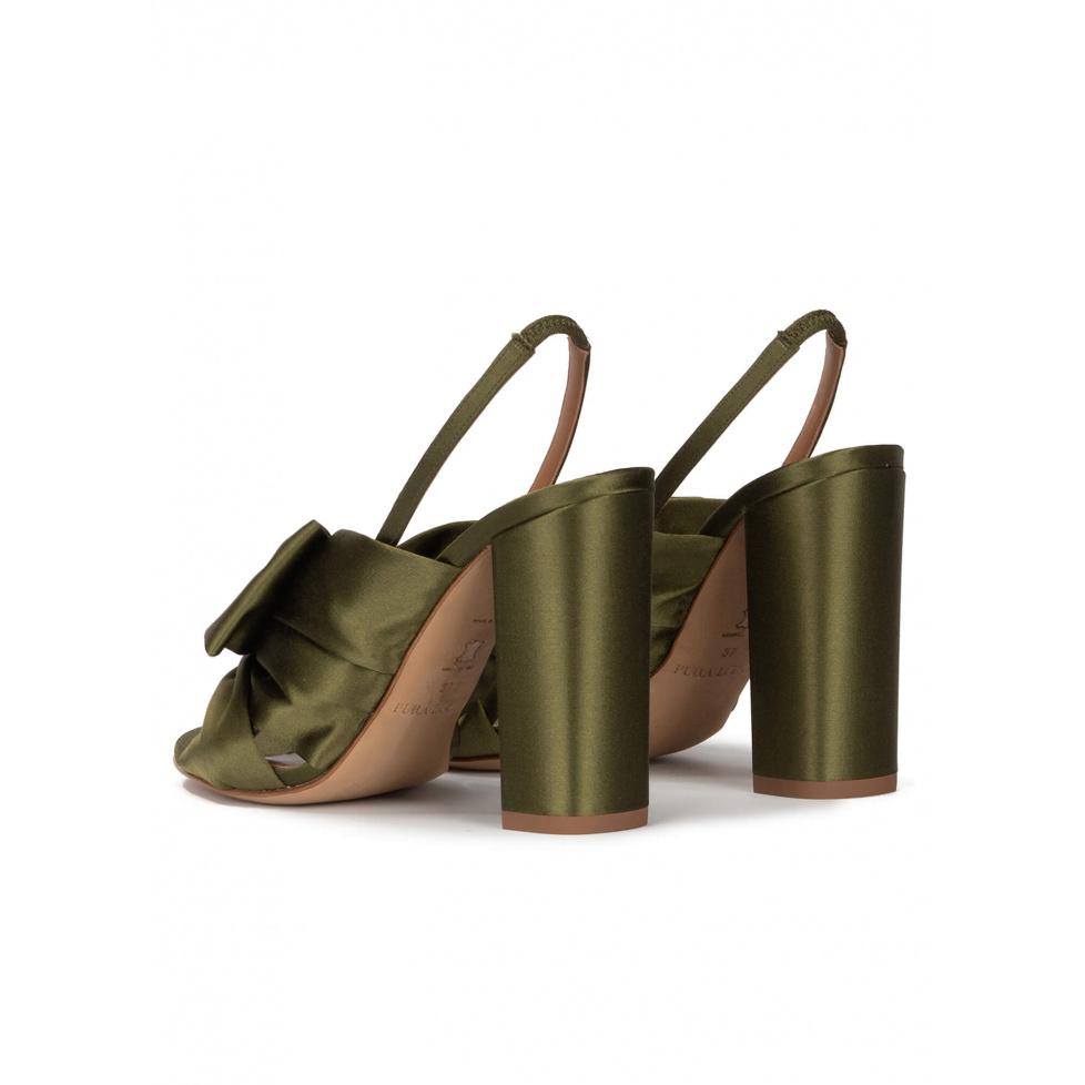 pura lópez Sandalias de raso con tacón ancho en verde caqui Última moda