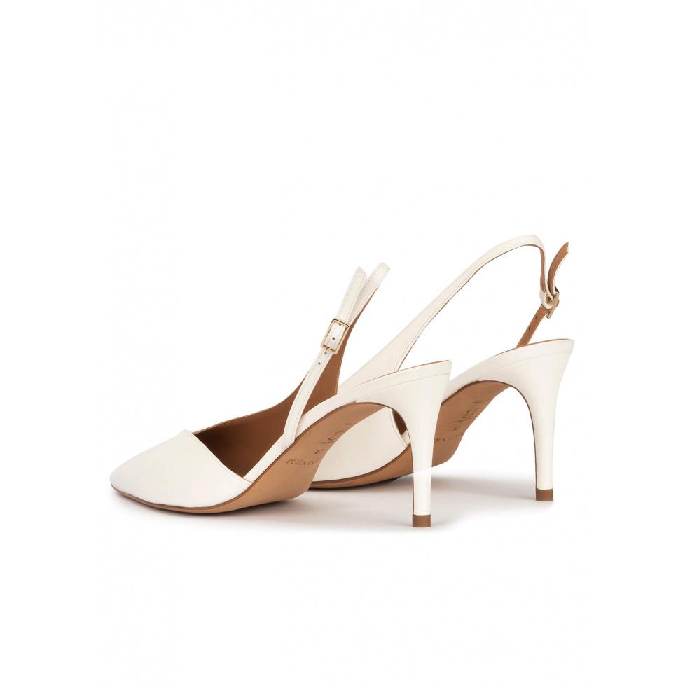 pura lópez Zapatos destalonados de punta con tacón medio en piel color blanco En oferta