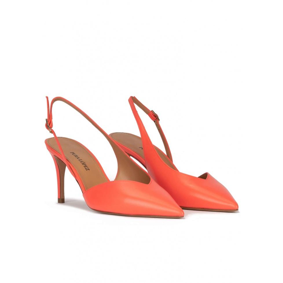 pura lópez Zapatos asimétricos de punta fina y tacón medio en piel coral Gran oferta