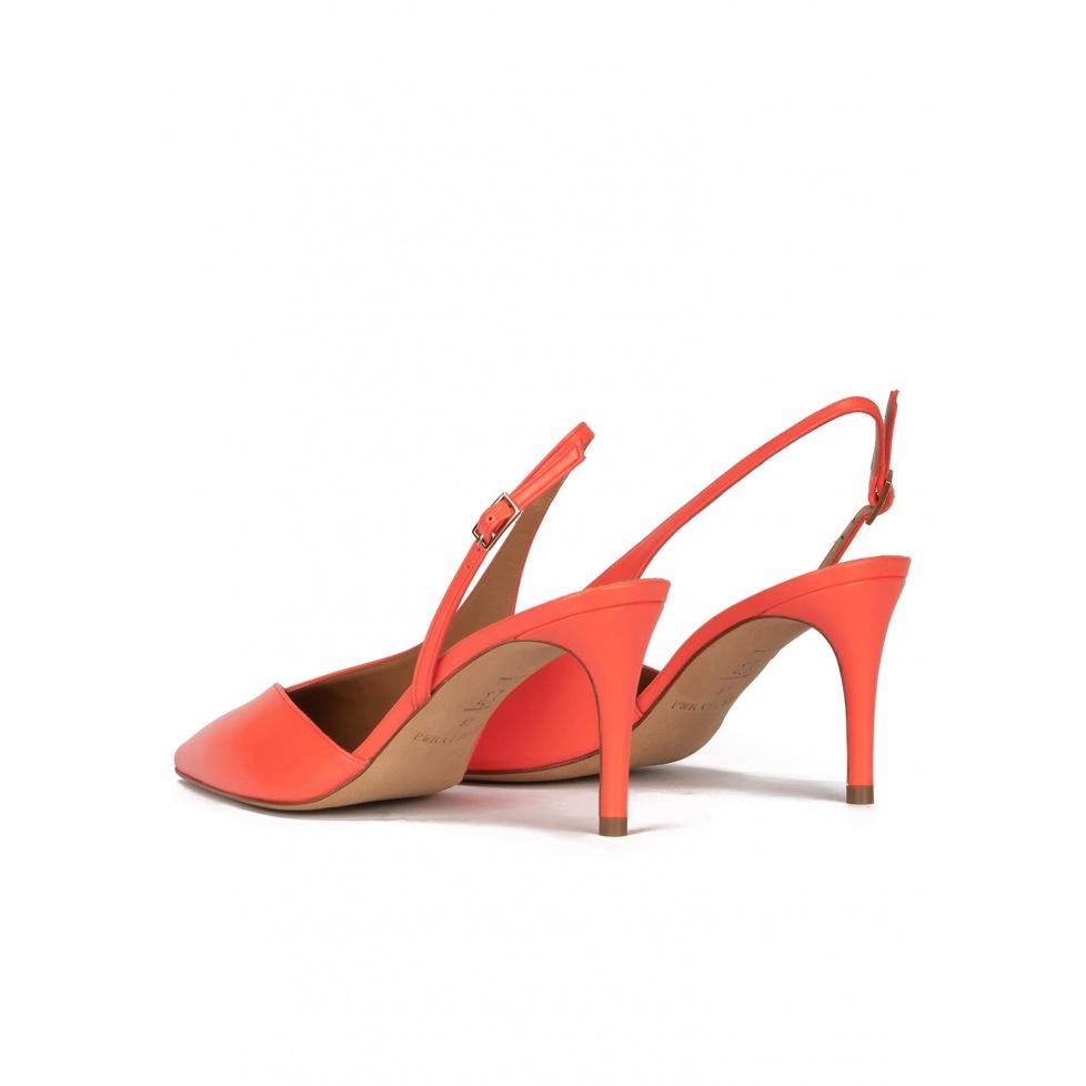 pura lópez Zapatos asimétricos de punta fina y tacón medio en piel coral Gran oferta