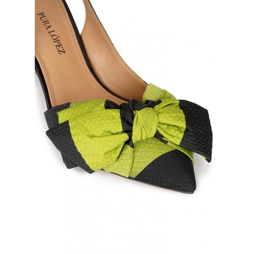 pura lópez Zapatos destalonados de tacón medio en verde y negro con lazo Rebajas de fábrica