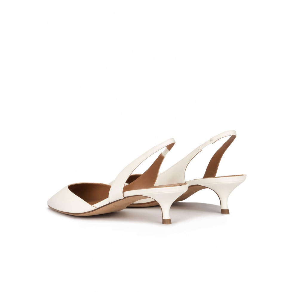 pura lópez Zapatos de punta fina y tacón medio en piel blanco roto Tienda