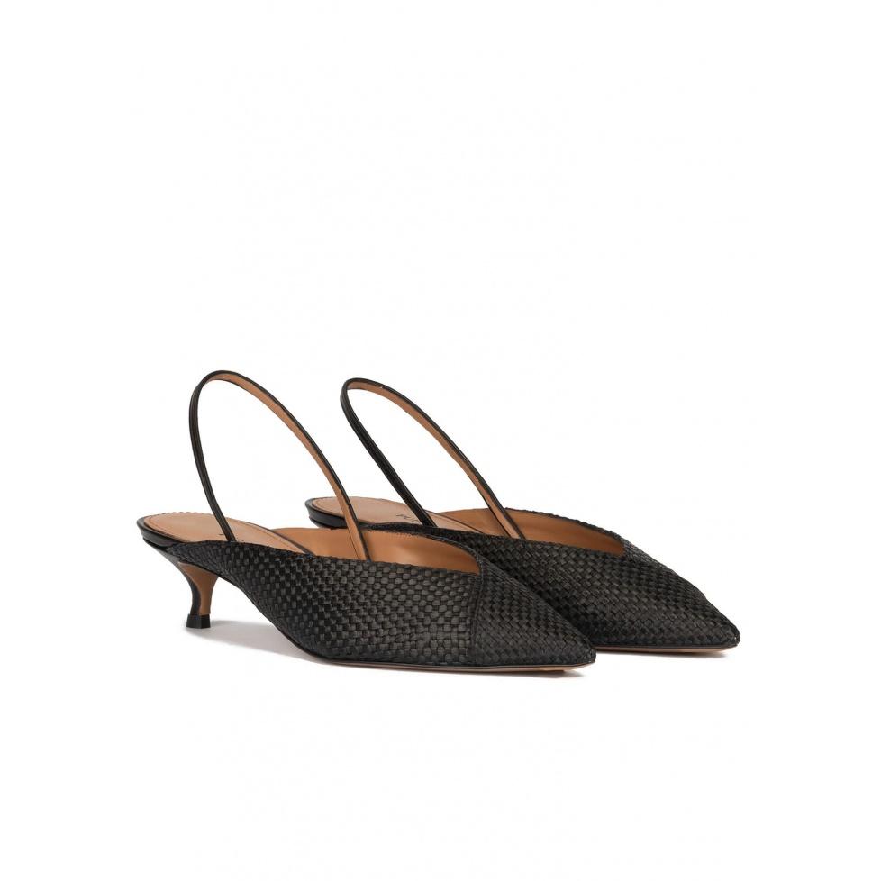 pura lópez Zapatos bajos destalonados de punta fina en rafia color negro Rebajas online