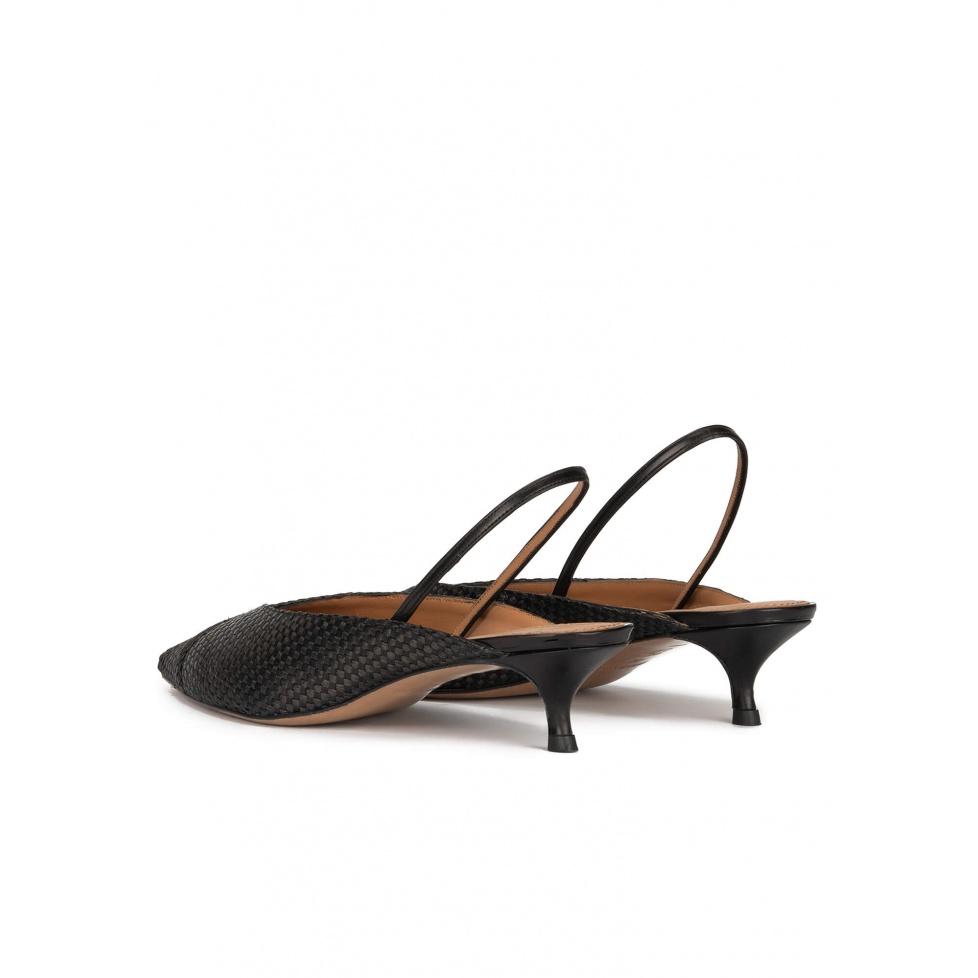 pura lópez Zapatos bajos destalonados de punta fina en rafia color negro Rebajas online