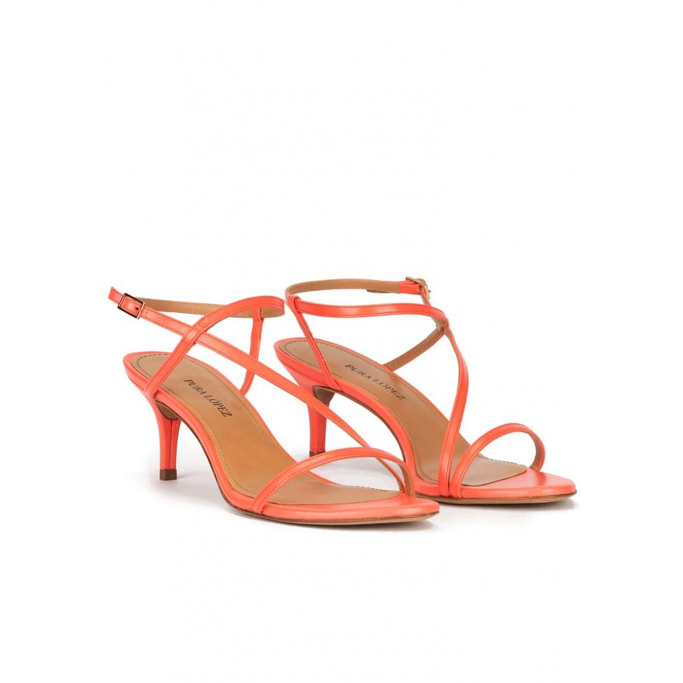 pura lópez Sandalias de tacón medio con diseño de tiras en piel coral Descuento por venta flash