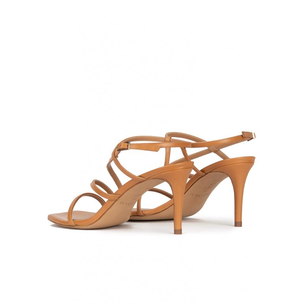 pura lópez Sandalias de puntera cuadrada y tacón medio en piel camel Outlet online