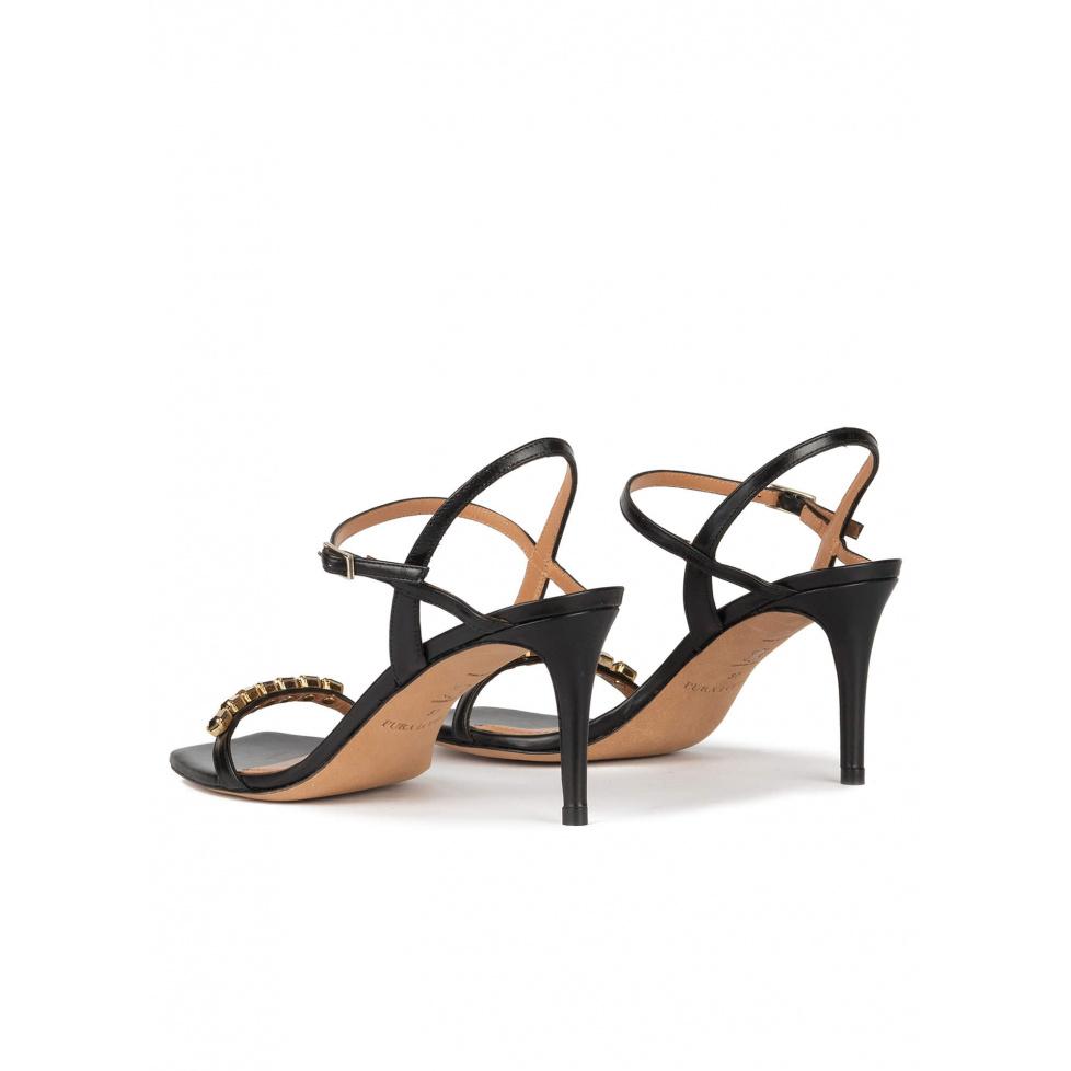 pura lópez Sandalias negras de piel con tacón medio adornadas con cristales En oferta
