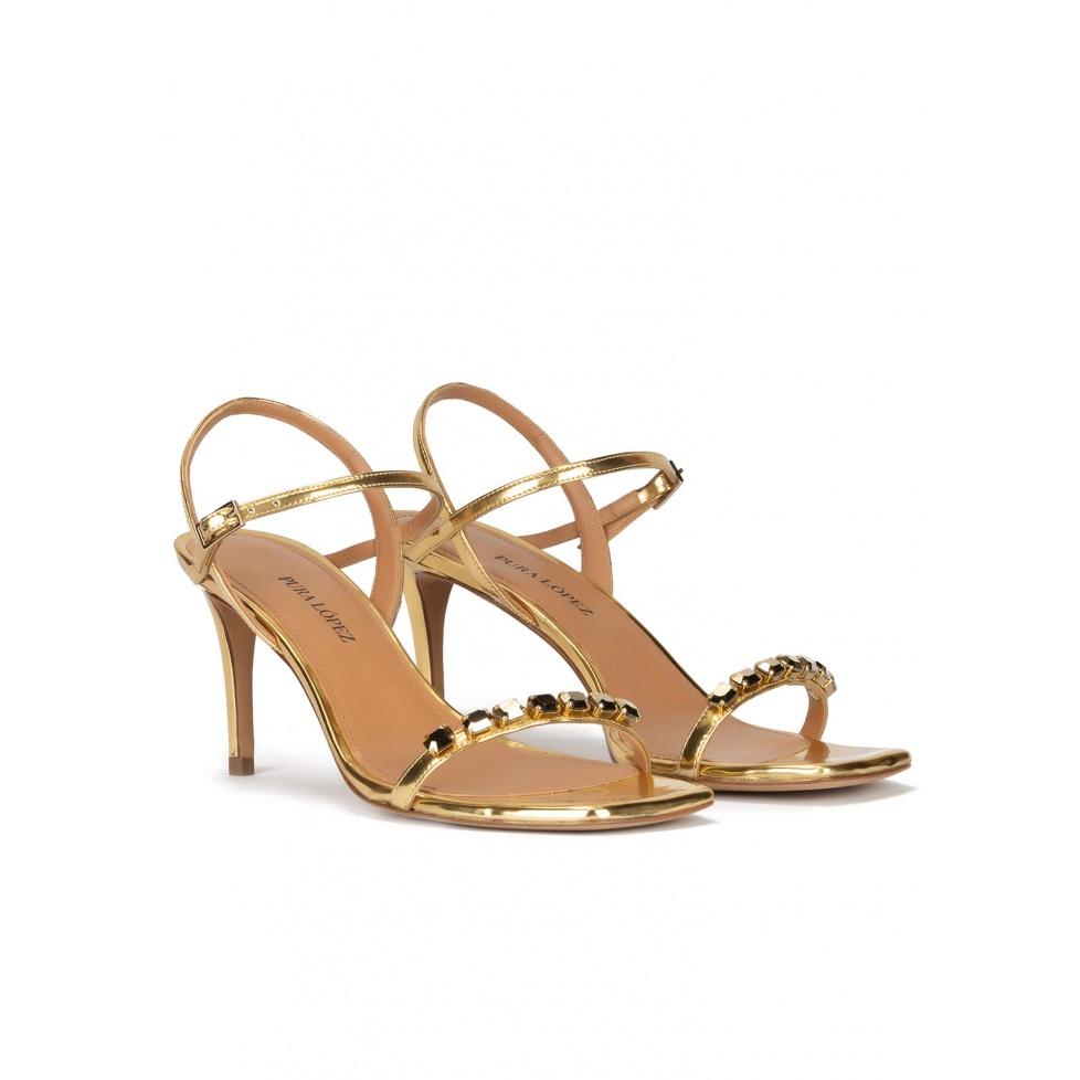 pura lópez Sandalias doradas de piel con tacón medio y punta cuadrada Gran oferta