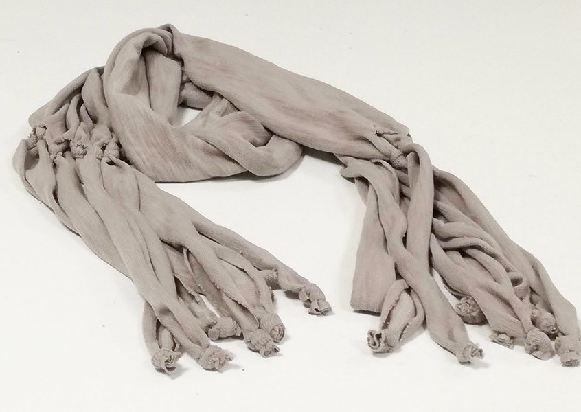 susana escribano Fular largo mujer en gris. Sagitario Venta caliente