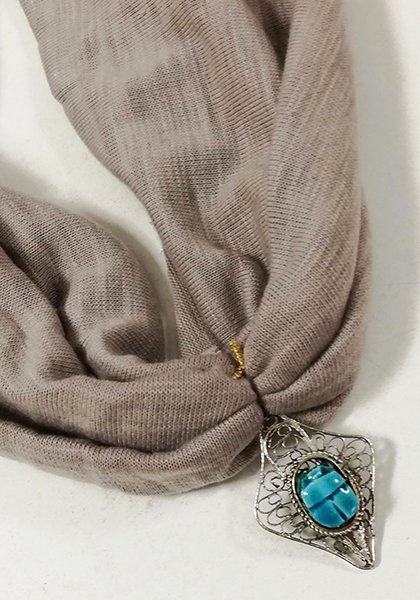 susana escribano Fular joya. Fular en color gris. Leo En oferta